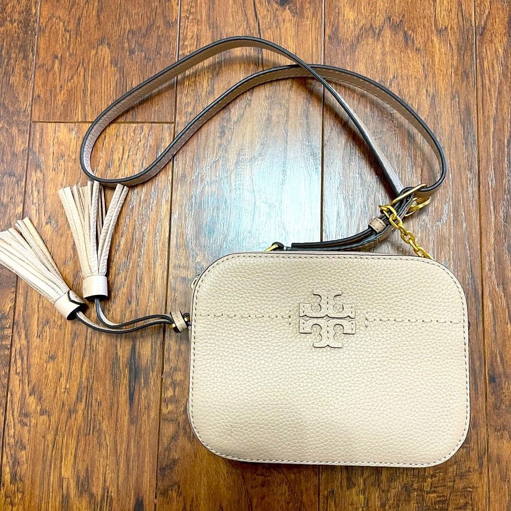 This bag has never been used! In perfect condition.